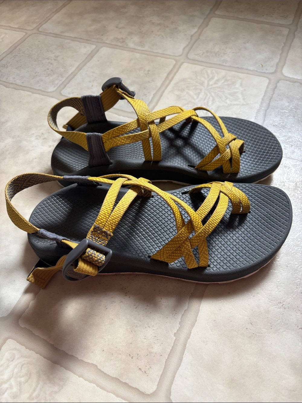 Chaco Sandals Women’s Size 9 Yellow Gold Strappy Hiking Shoes Waterproof